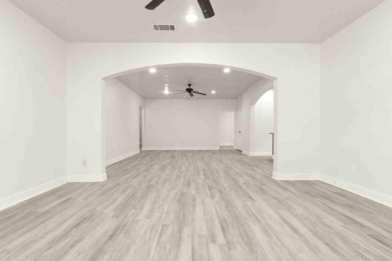 3122 Rogers Ave - Photo 5 of 23