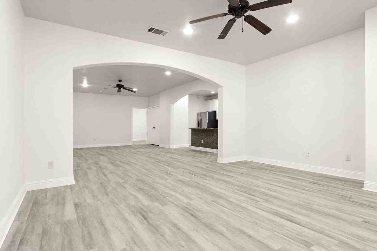 3122 Rogers Ave - Photo 6 of 23