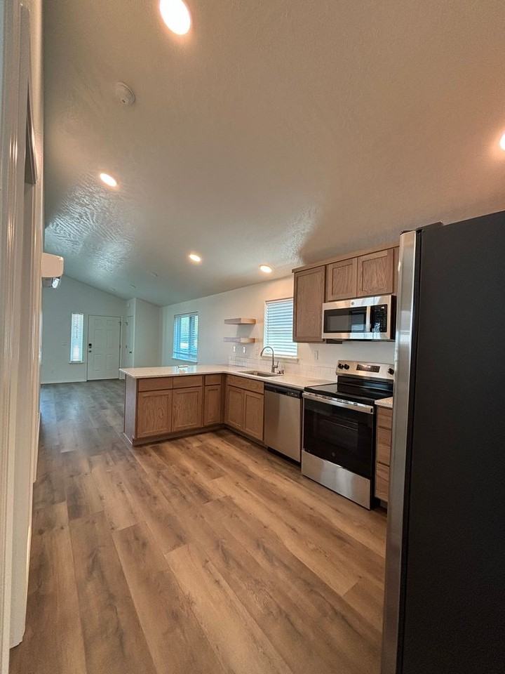 3674 S Quay St - Photo 5 of 14