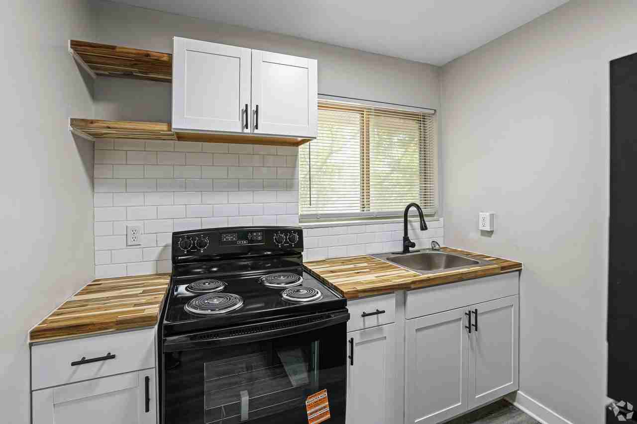 8257 Memphis Avenue - Photo 4 of 8