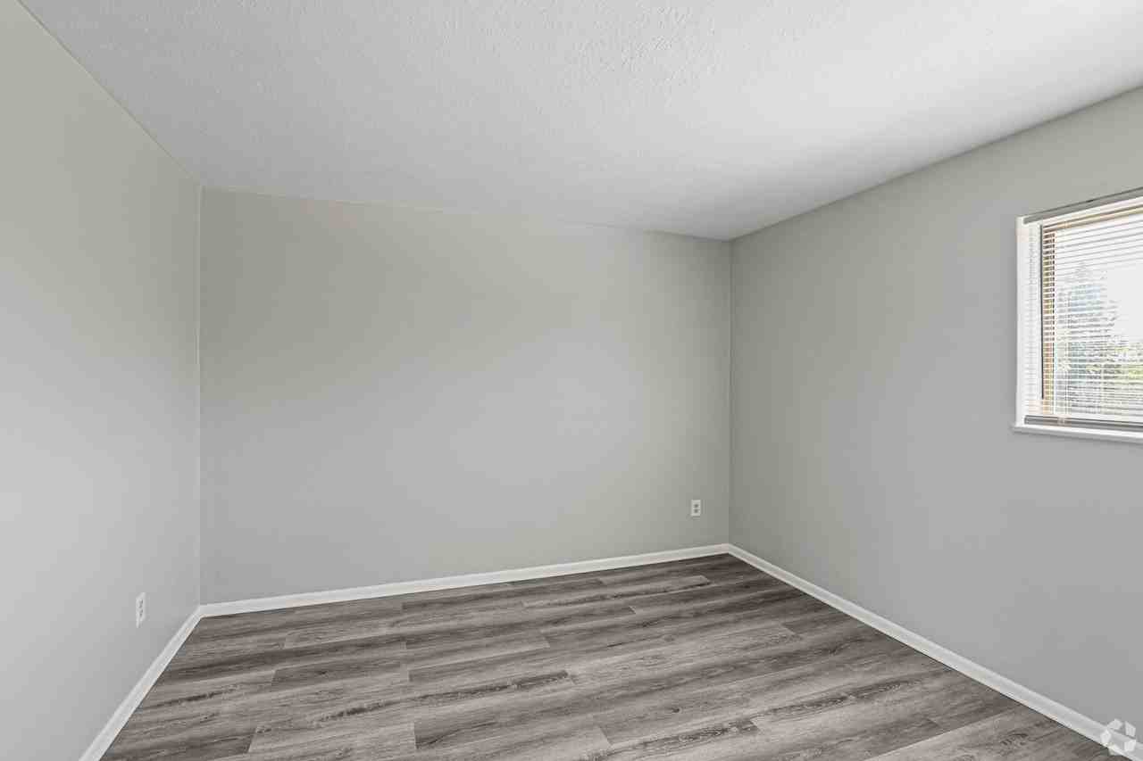 8257 Memphis Avenue - Photo 6 of 8