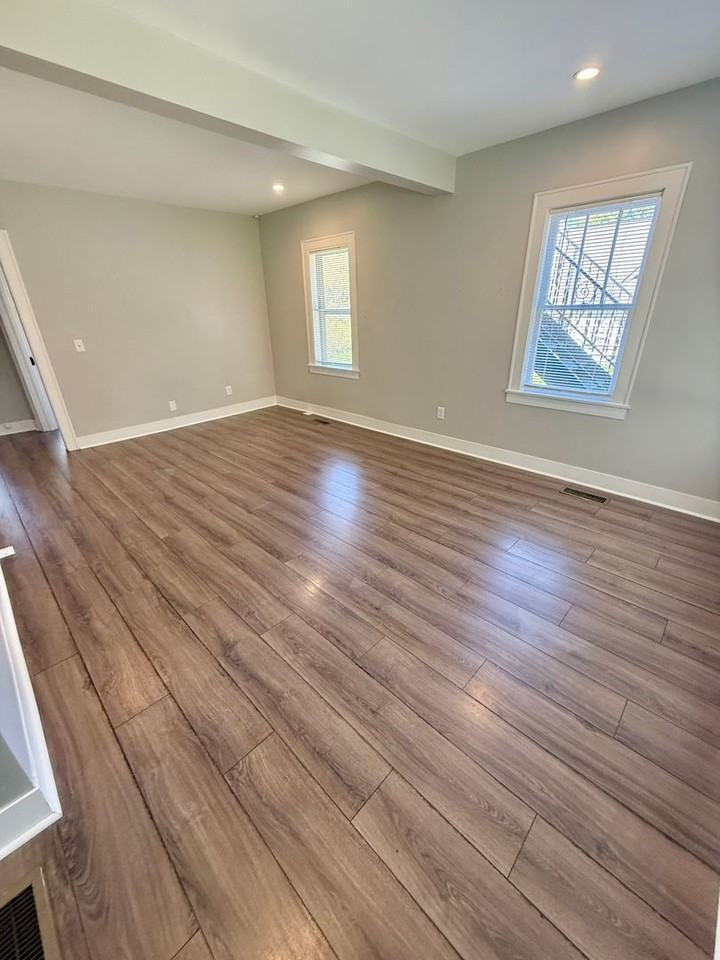 212 Lanier Dr - Photo 3 of 17