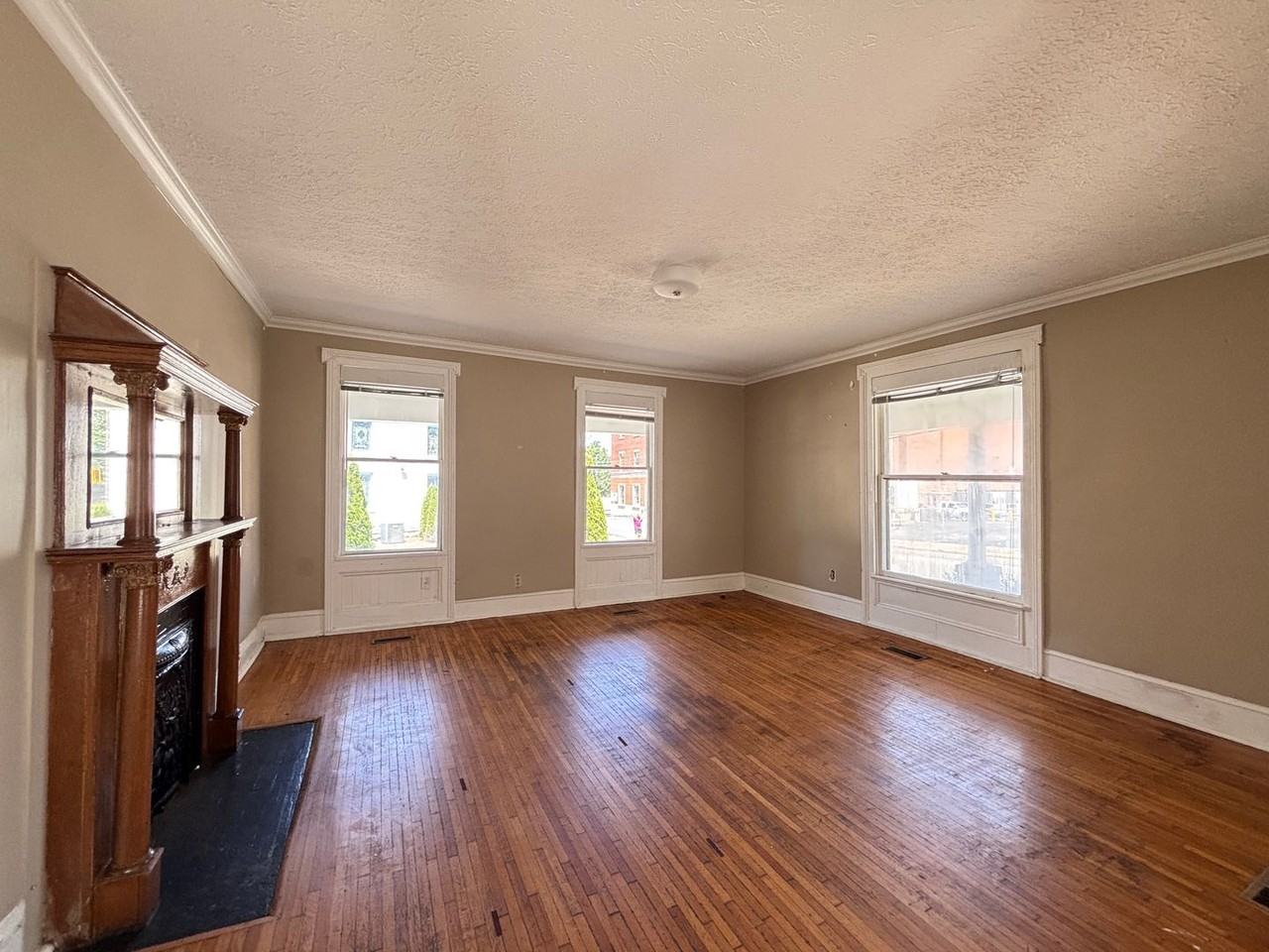 523 E 12th Avenue - Photo 6 of 19