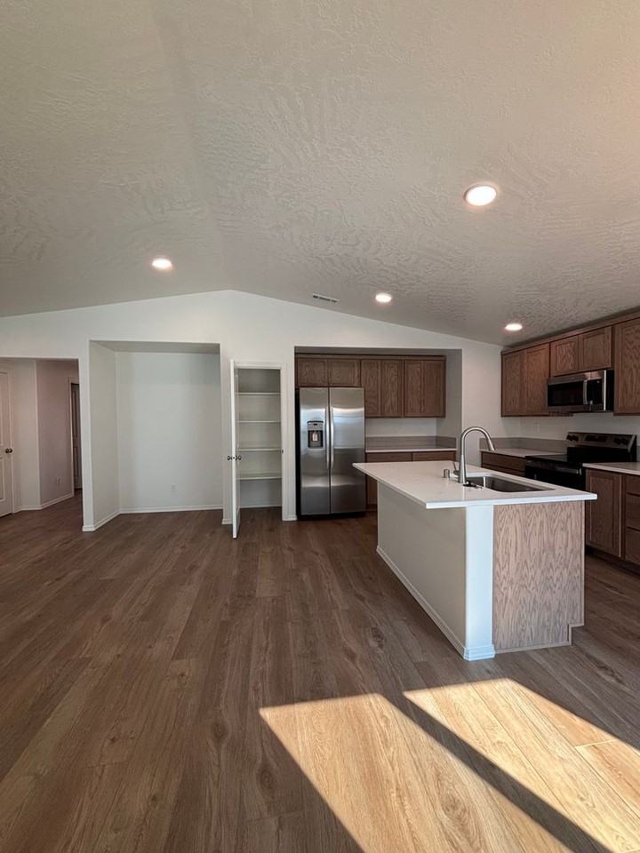 3682 S Quay St - Photo 4 of 19