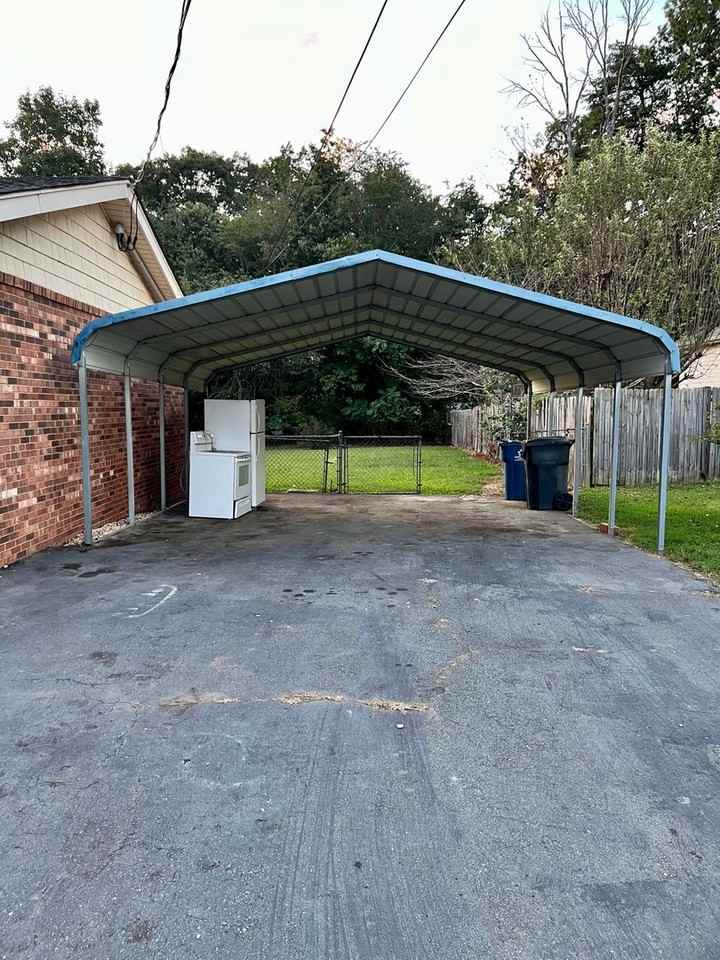 712 Lake Dr - Photo 4 of 33