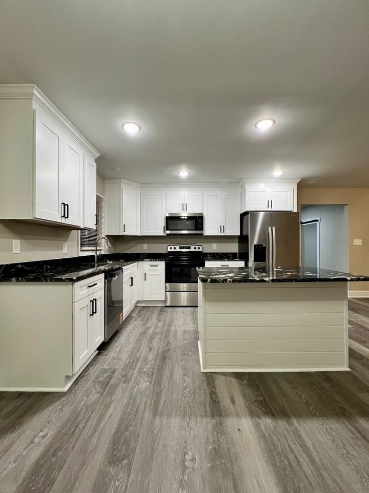 712 Lake Dr - Photo 7 of 33