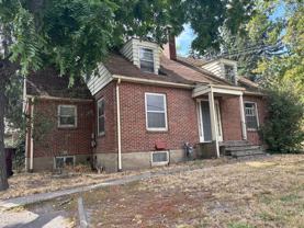 715 NE Stadium Way - Photo 1 of 1