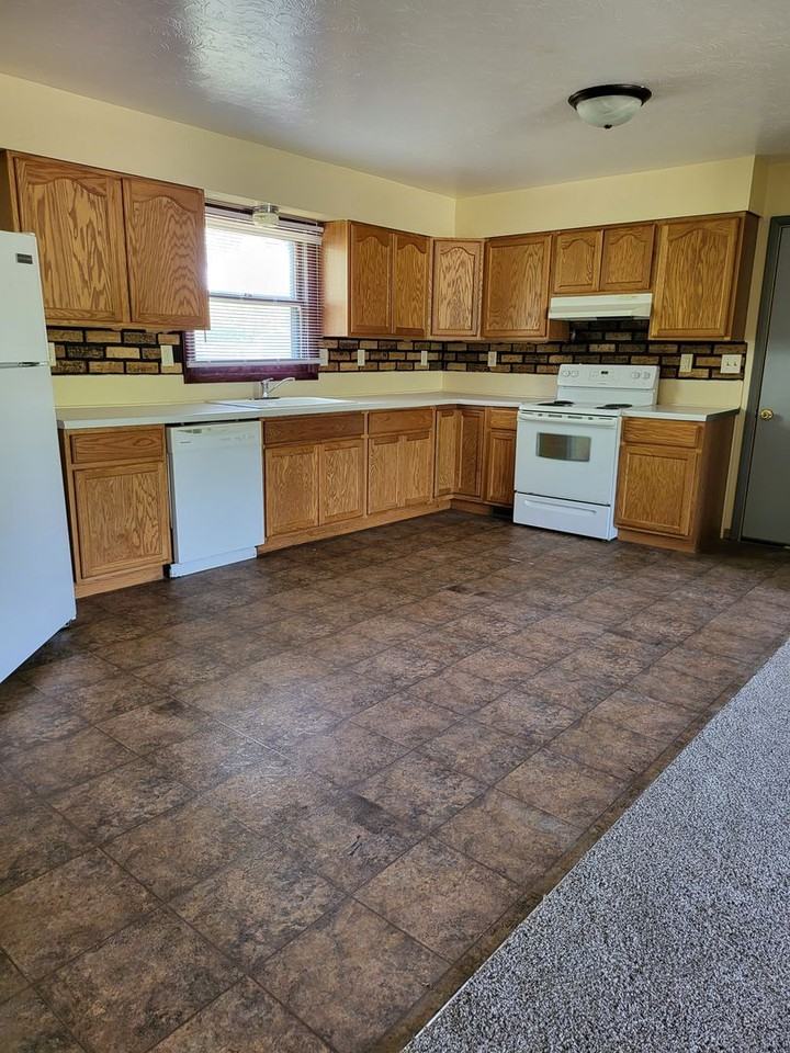 705 E 24th St - Photo 3 of 14