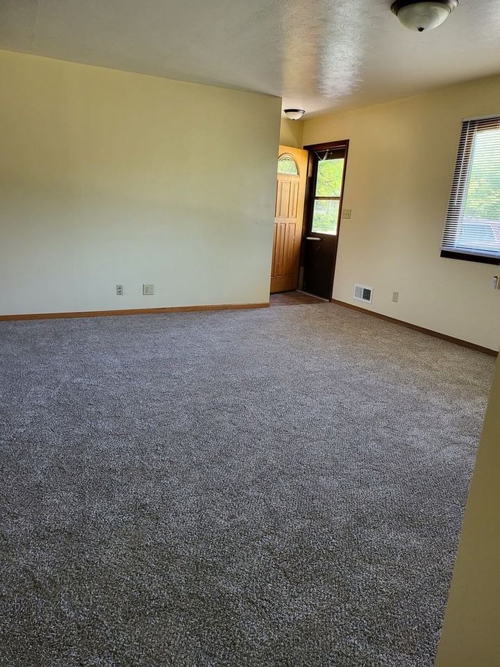 705 E 24th St - Photo 4 of 14