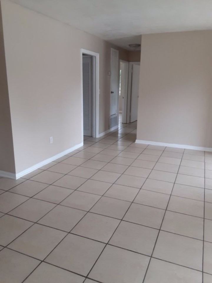 583 East Normandy Boulevard - Photo 3 of 8