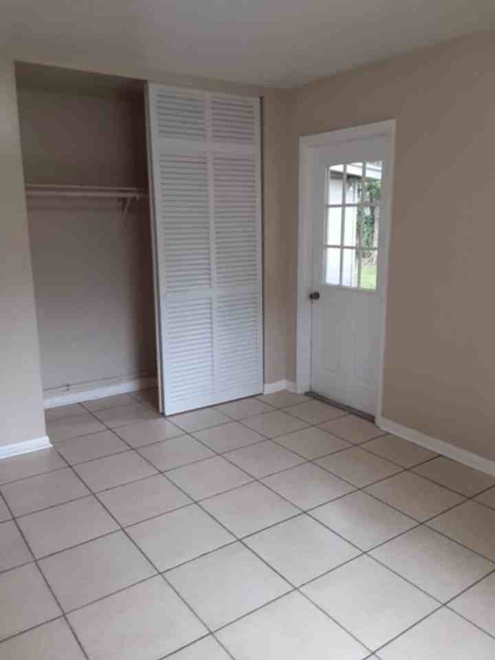 583 East Normandy Boulevard - Photo 5 of 8