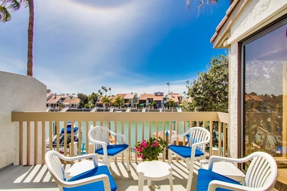 80 Kingston Court South - Photo 3 of 26