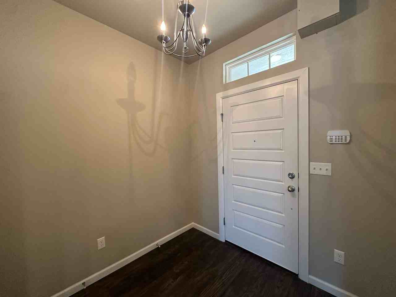 729 Sw 14th St - Photo 4 of 33