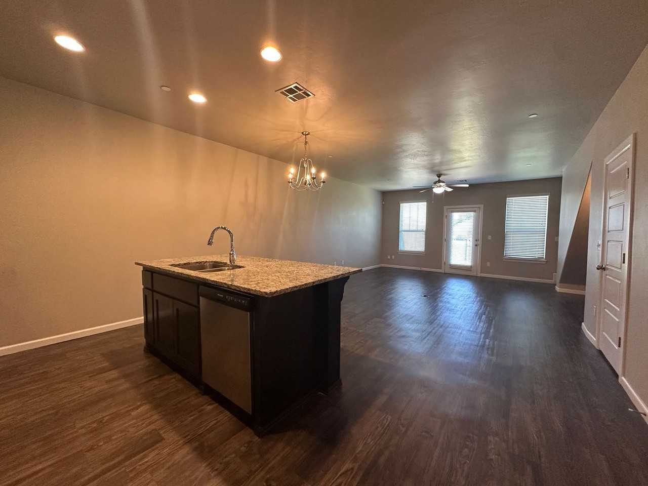 729 Sw 14th St - Photo 6 of 33