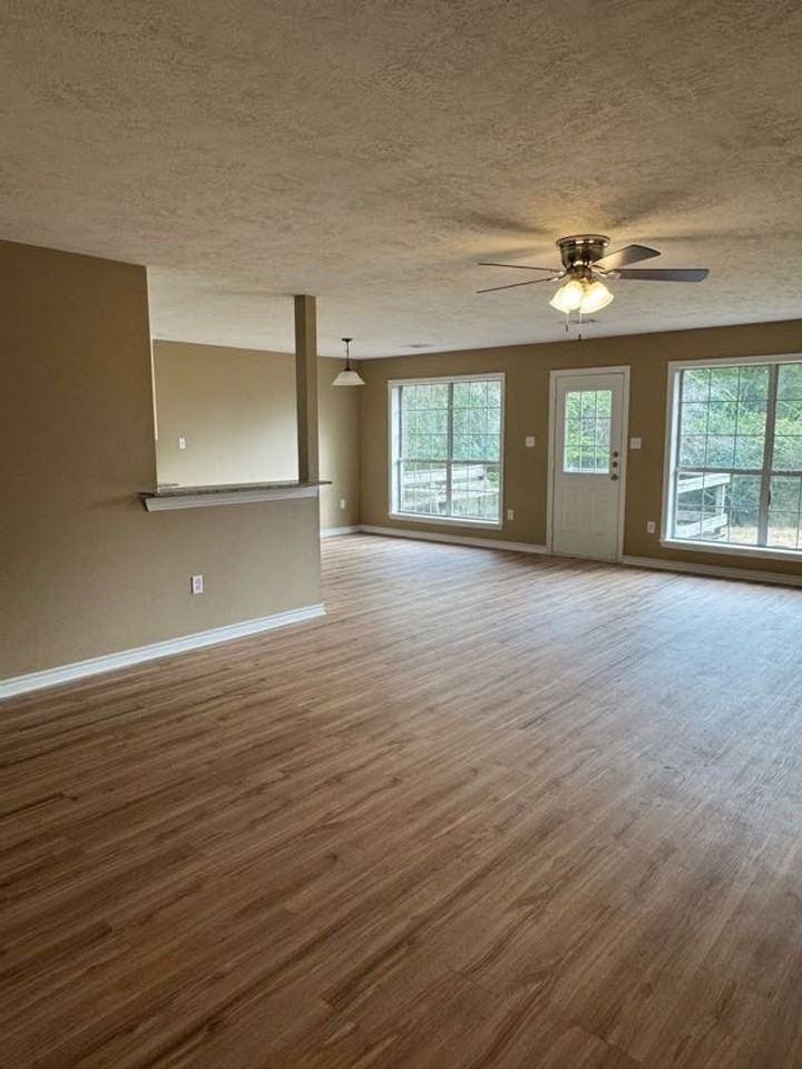 1809 Richmond Ave - Photo 3 of 12