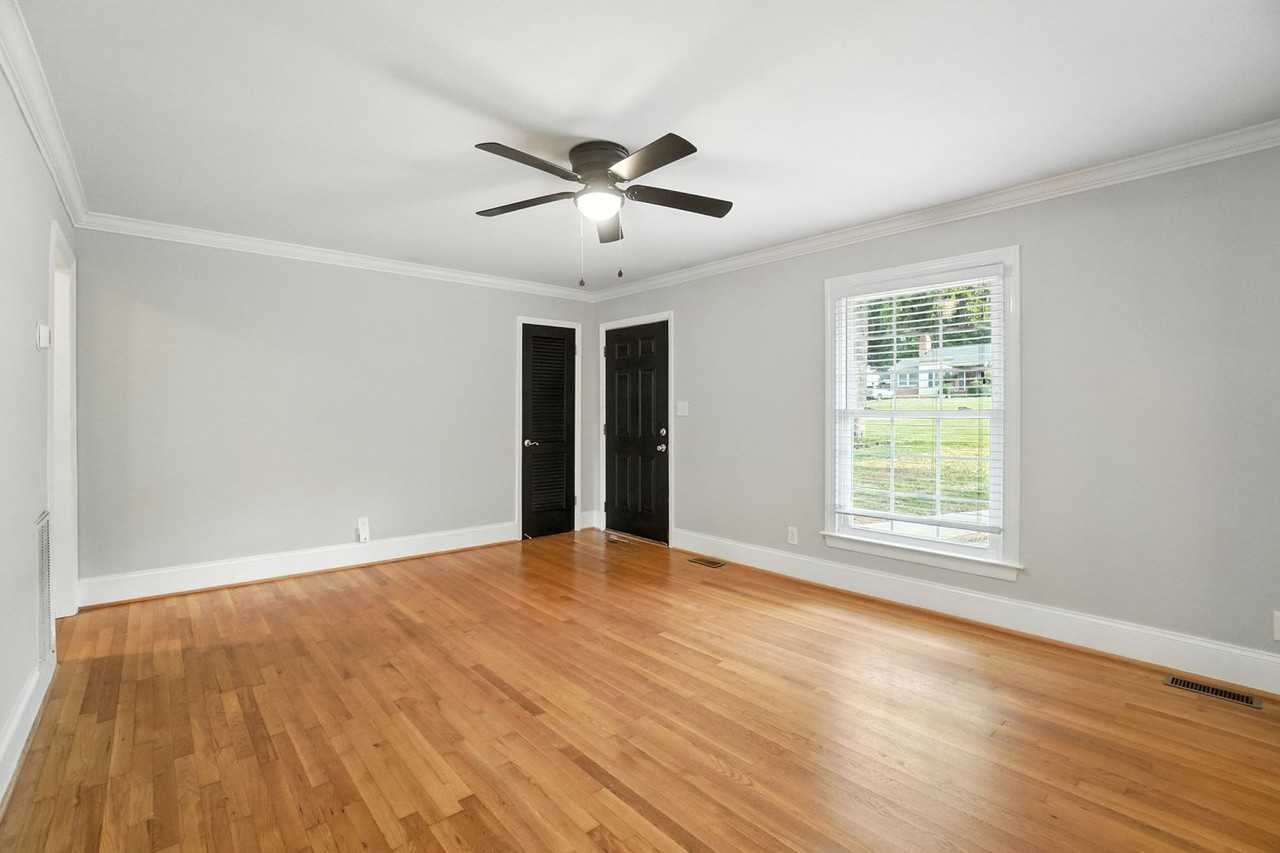332 Seneca Pl - Photo 4 of 36