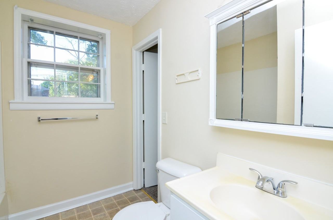 708 Heidi Ct - Photo 4 of 13