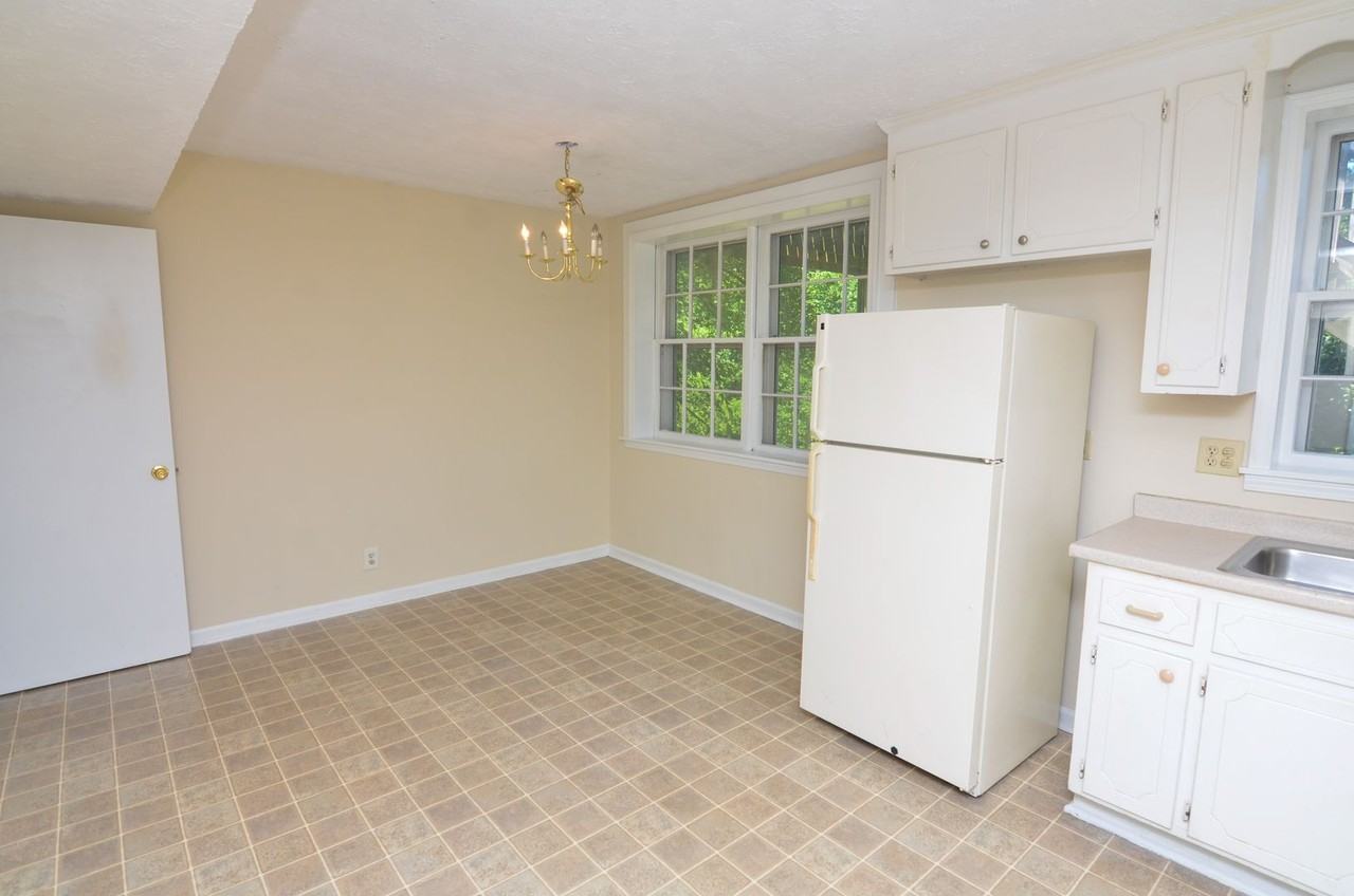 708 Heidi Ct - Photo 6 of 13