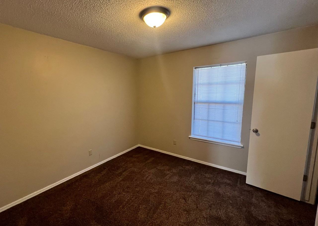 2209 S Hartford Cv - Photo 3 of 7