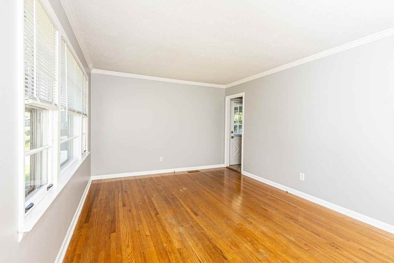 920 Kingland Ave - Photo 3 of 23