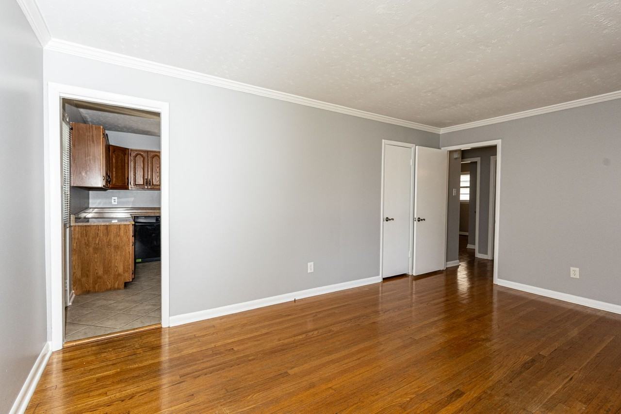 920 Kingland Ave - Photo 5 of 23