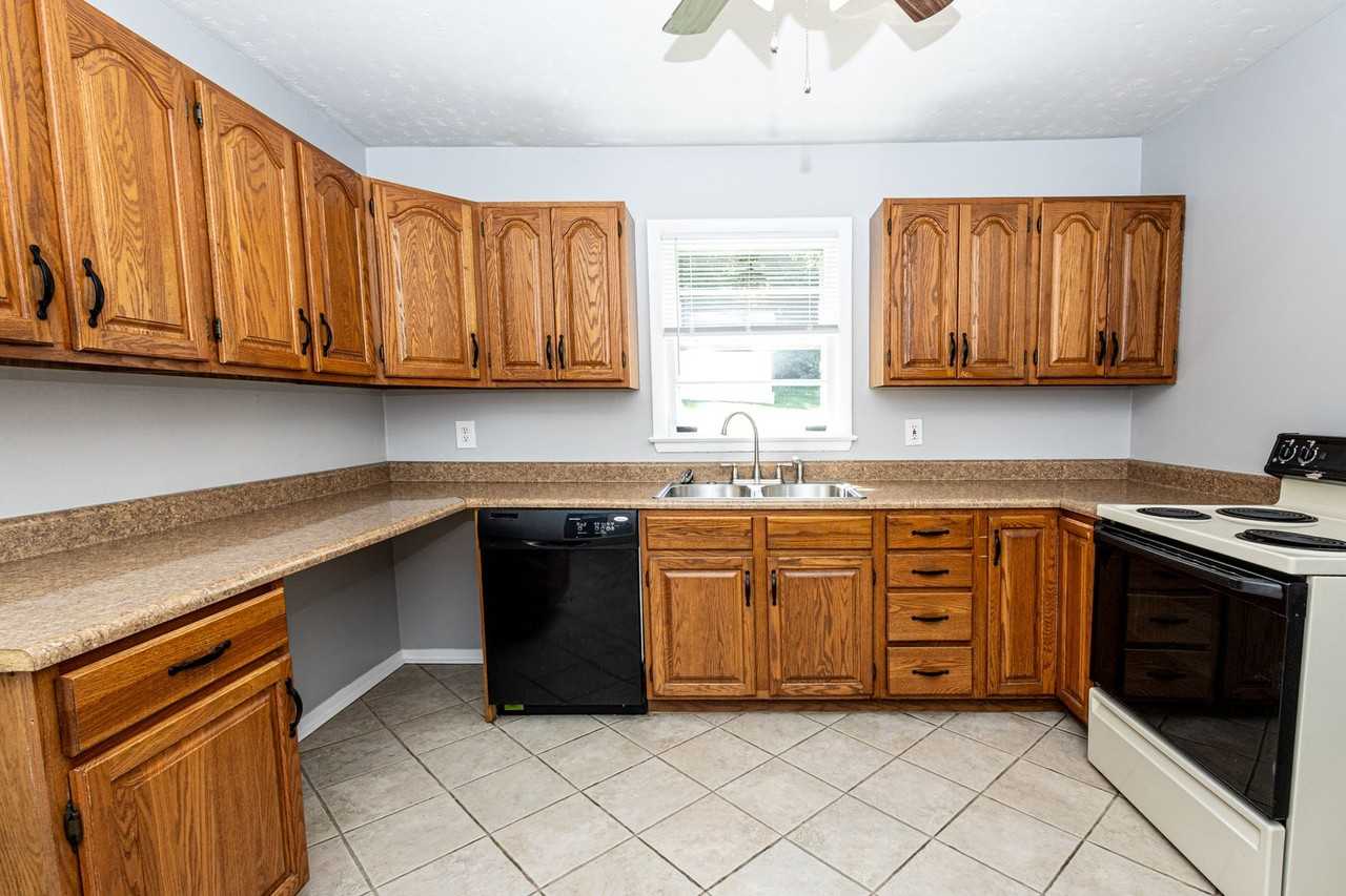 920 Kingland Ave - Photo 7 of 23