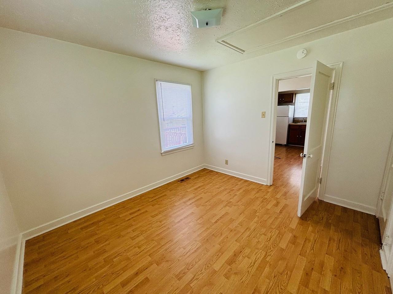 8 Lee Hy Ct - Photo 5 of 11