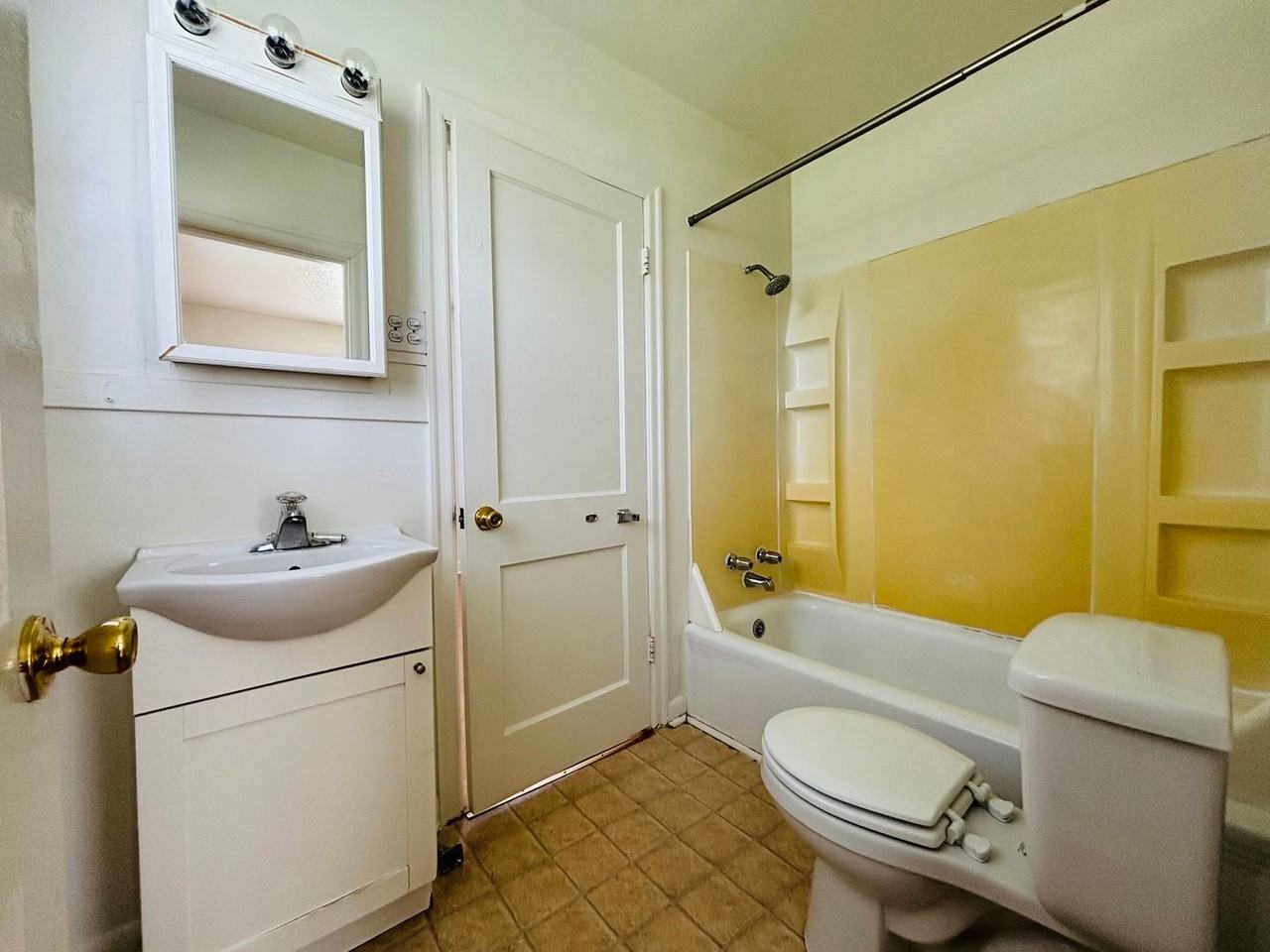 8 Lee Hy Ct - Photo 6 of 11