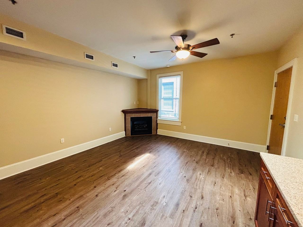115 College Ave - Photo 4 of 14