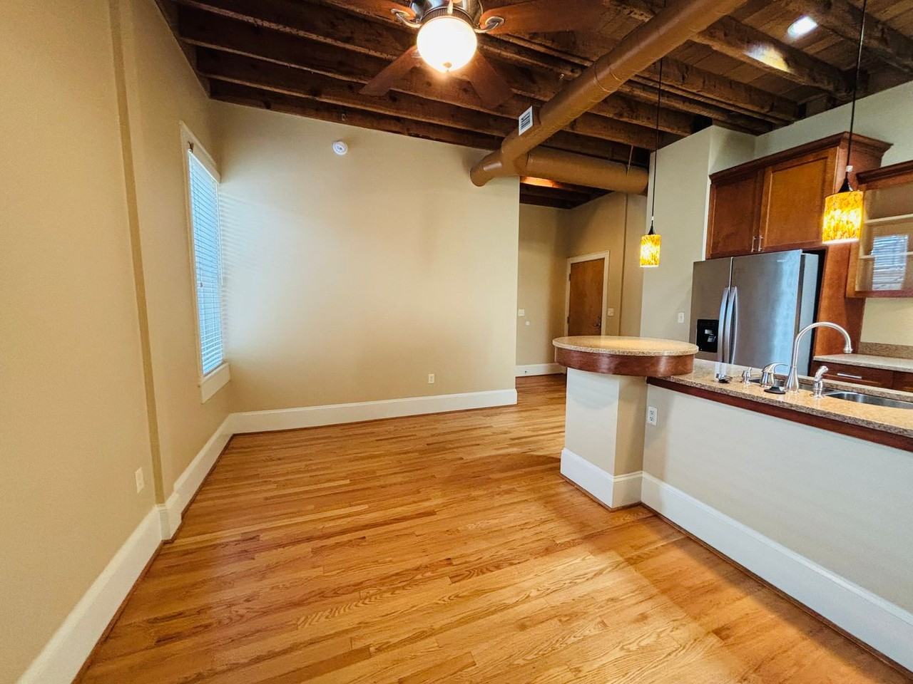 115 College Ave - Photo 4 of 11