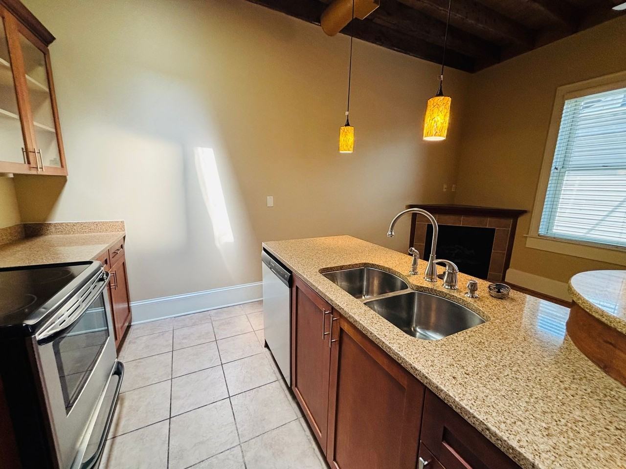 115 College Ave - Photo 5 of 11