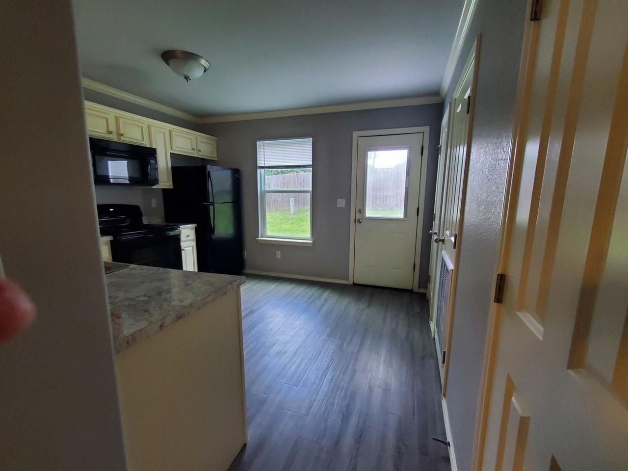 1711 S Jackson Street - Photo 4 of 7