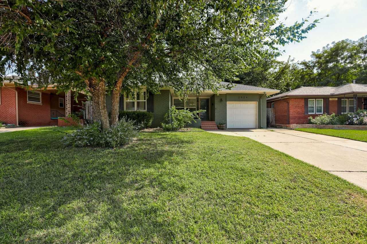 2924 Northwest 67th Street - Photo 2 of 45