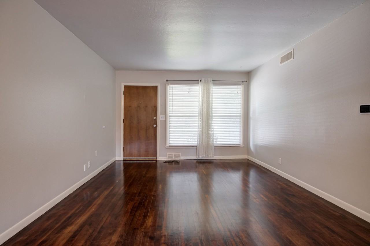 2924 Nw 67th St - Photo 7 of 45