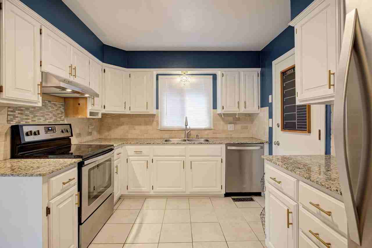2924 Nw 67th St - Photo 6 of 45