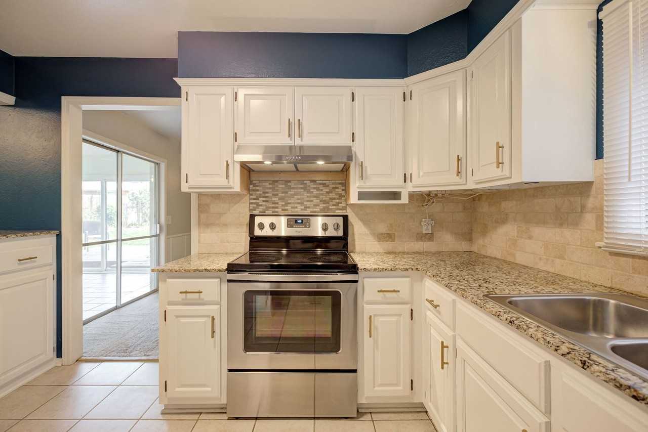 2924 Nw 67th St - Photo 7 of 45