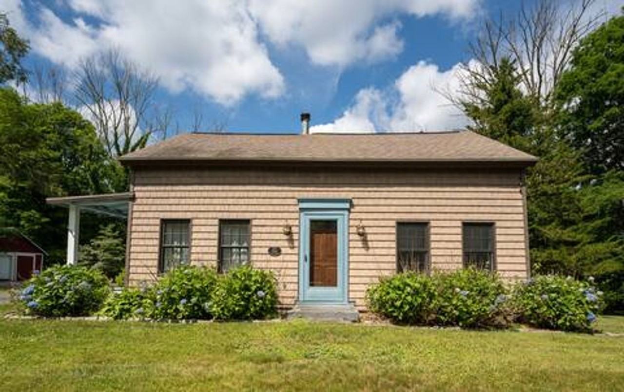 593 Town St - Photo 2 of 23