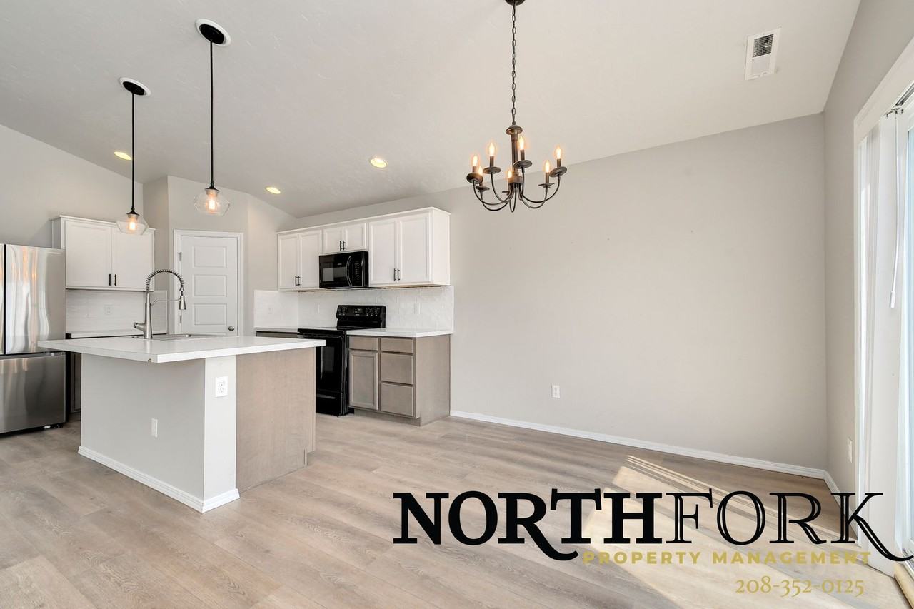 11865 W Box Canyon St - Photo 2 of 14