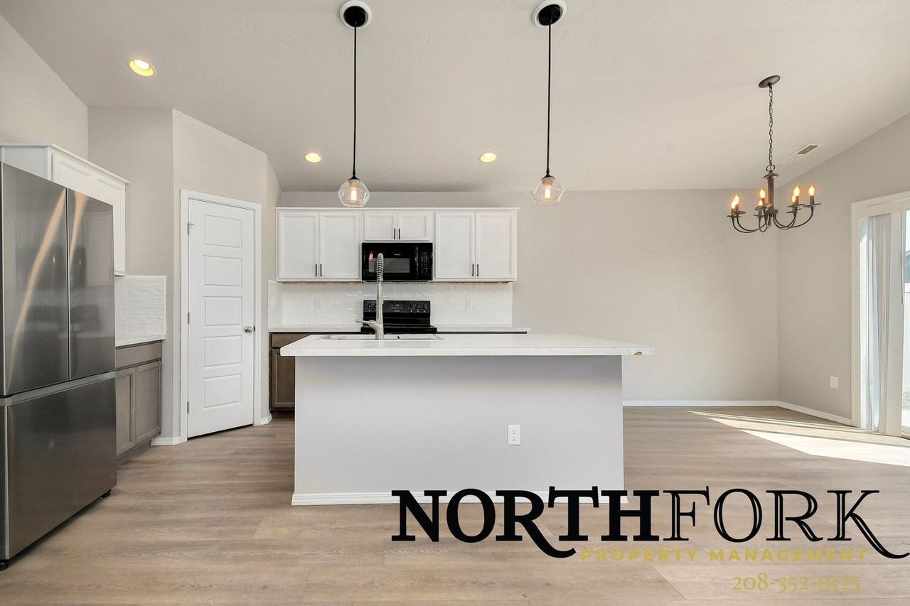 11865 W Box Canyon St - Photo 3 of 14