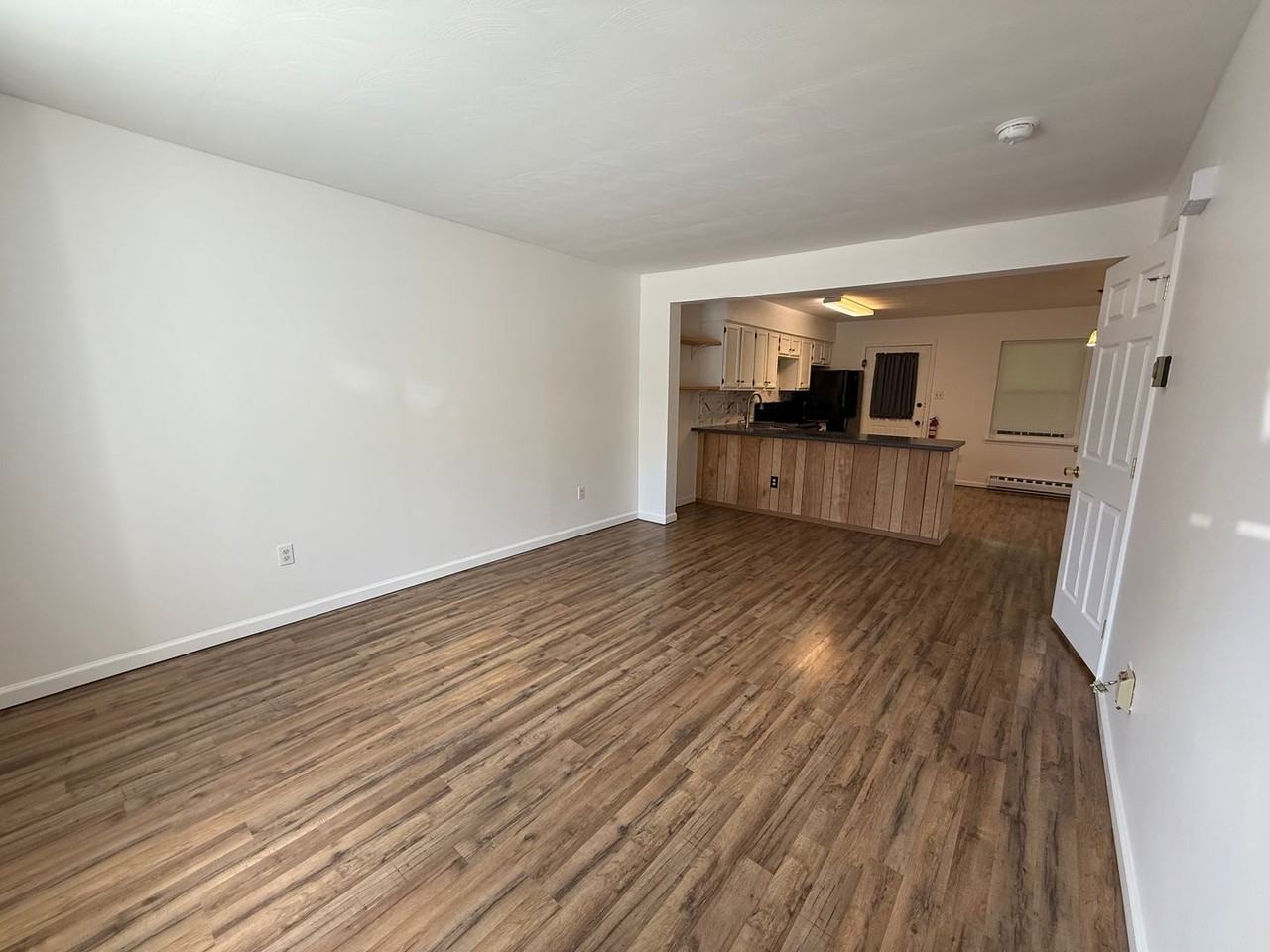 2083 Mary Ellen Ln - Photo 3 of 21