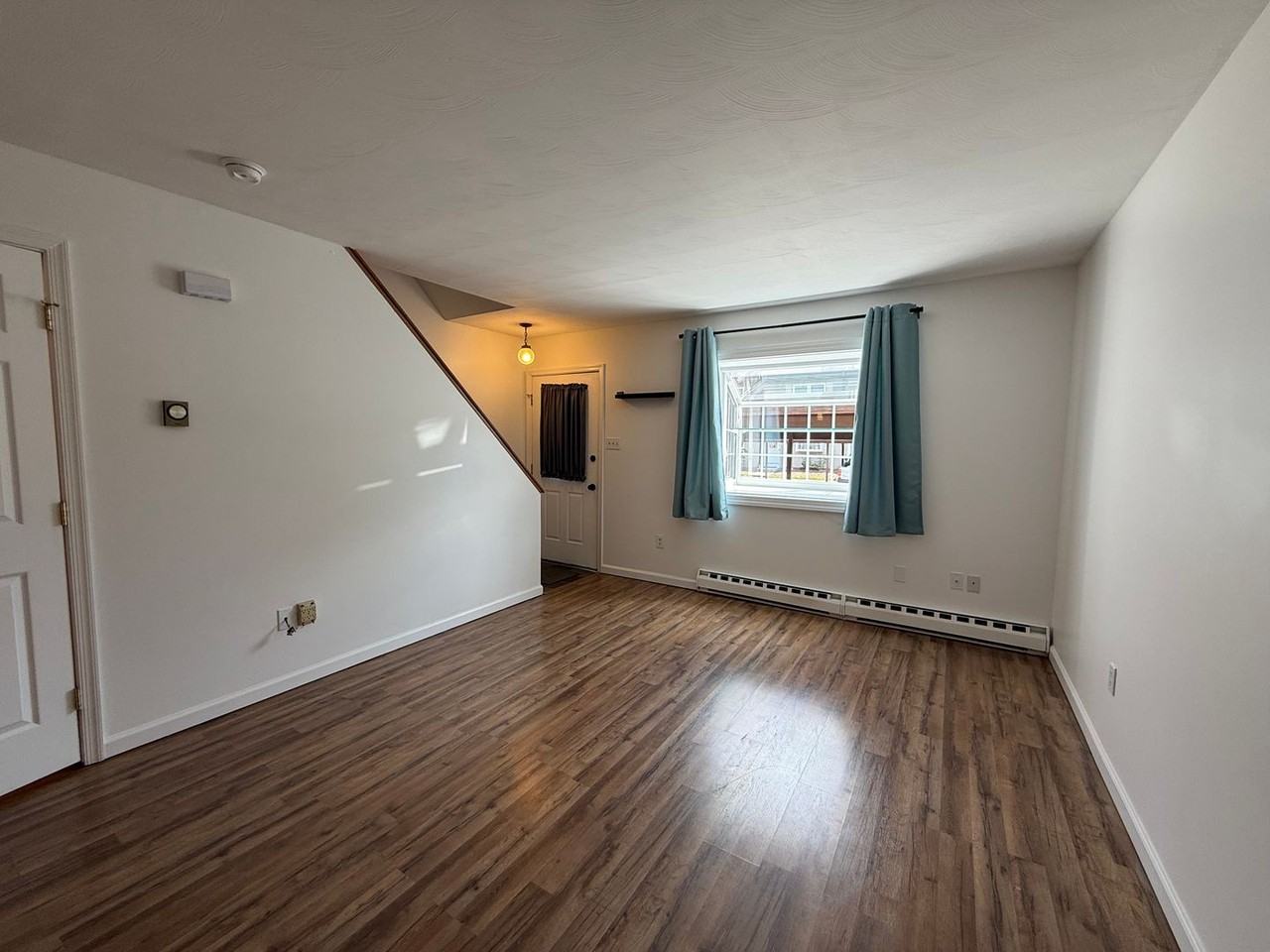 2083 Mary Ellen Ln - Photo 4 of 21