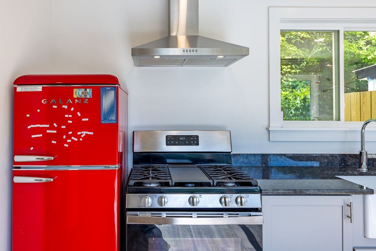 3411 Beaver Meadow Road - Photo 3 of 27