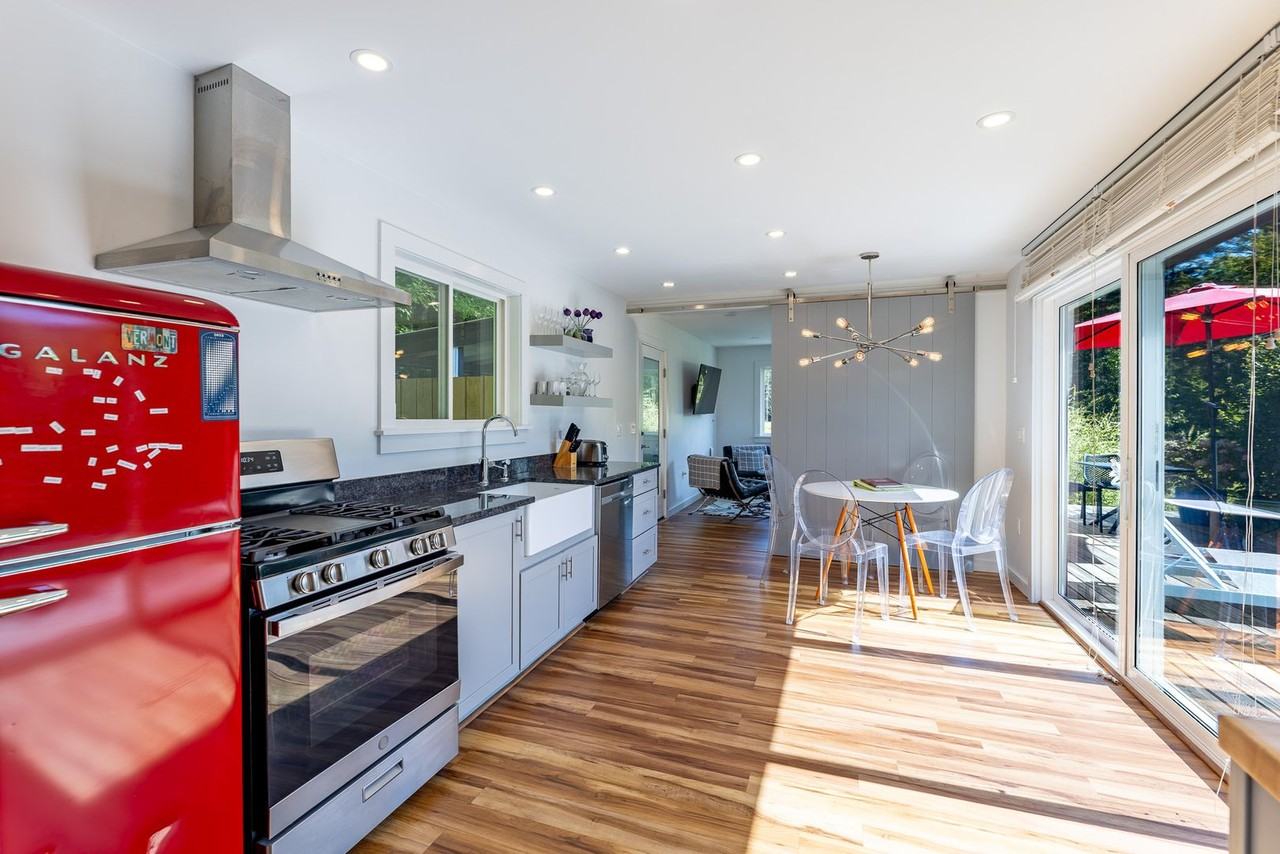 3411 Beaver Meadow Road - Photo 4 of 27