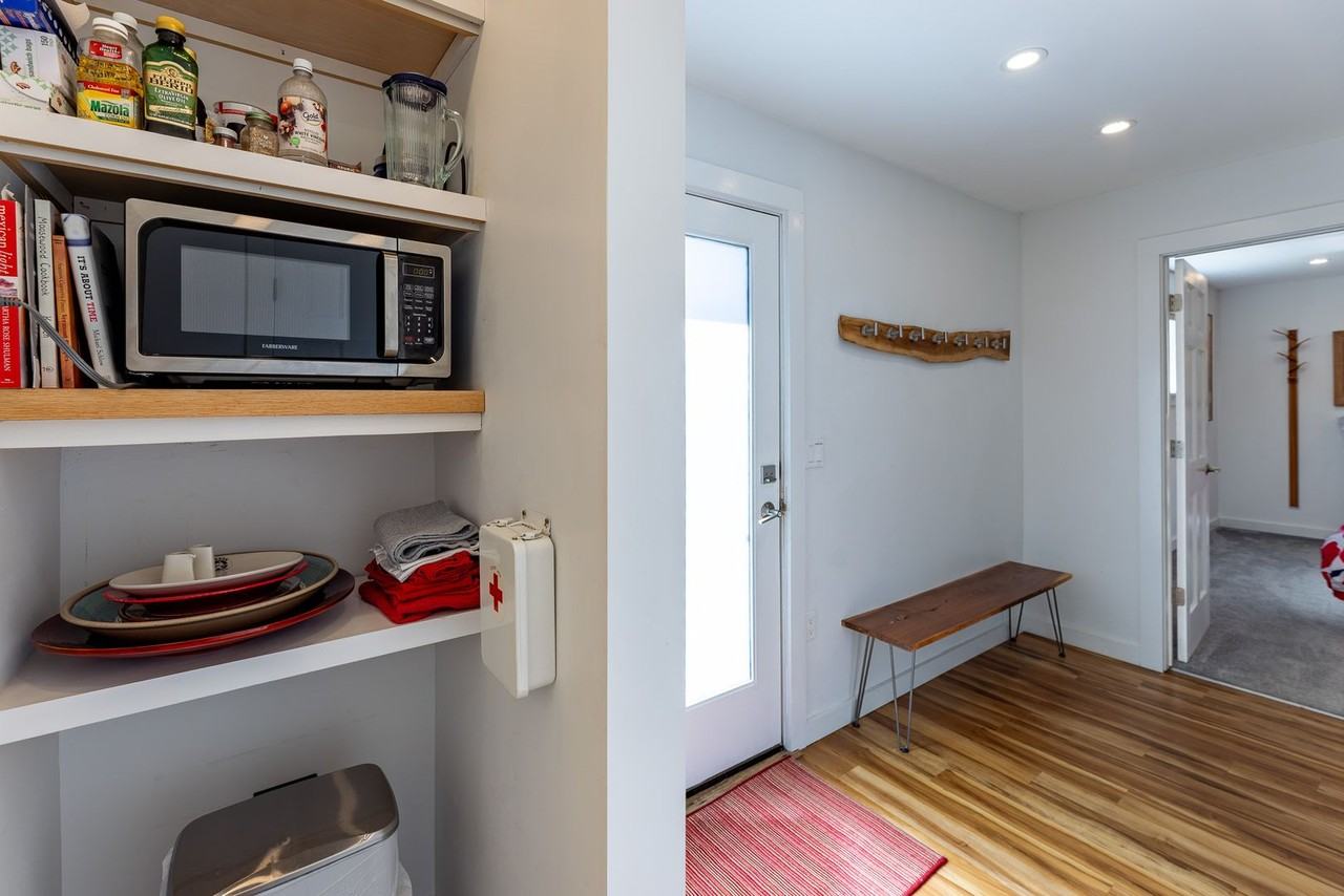 3411 Beaver Meadow Road - Photo 6 of 27