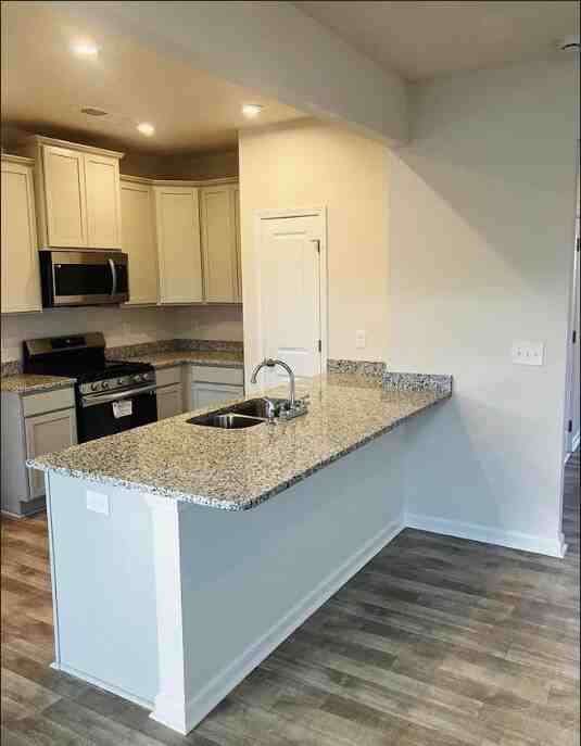 1032 Cornelia St - Photo 3 of 14