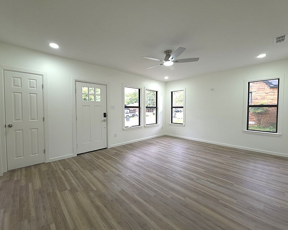 1010 W Rusk St - Photo 2 of 41