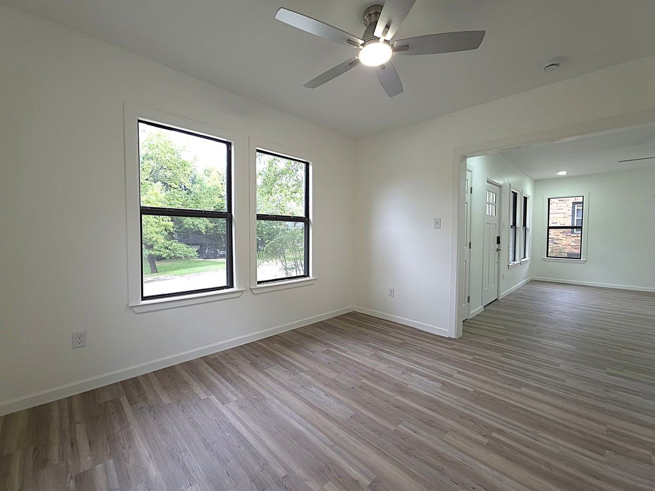 1010 W Rusk St - Photo 3 of 41