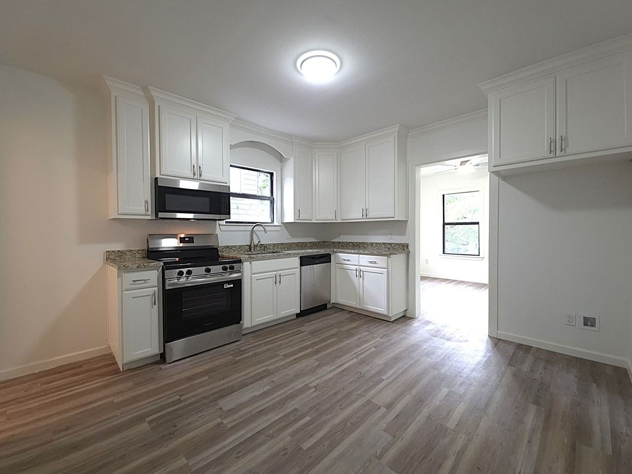 1010 W Rusk St - Photo 4 of 41