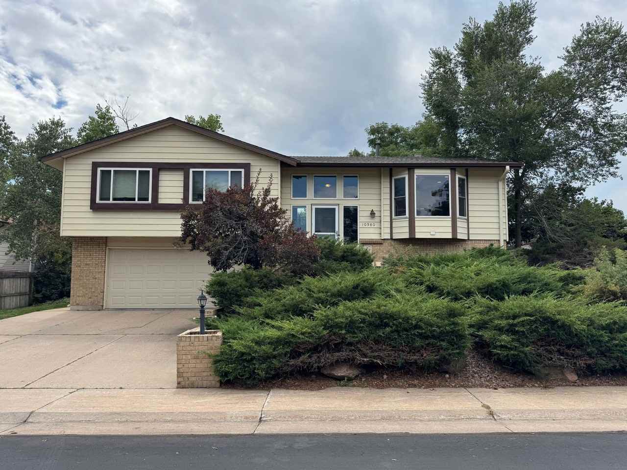 10380 W Warren Dr - Photo 2 of 33