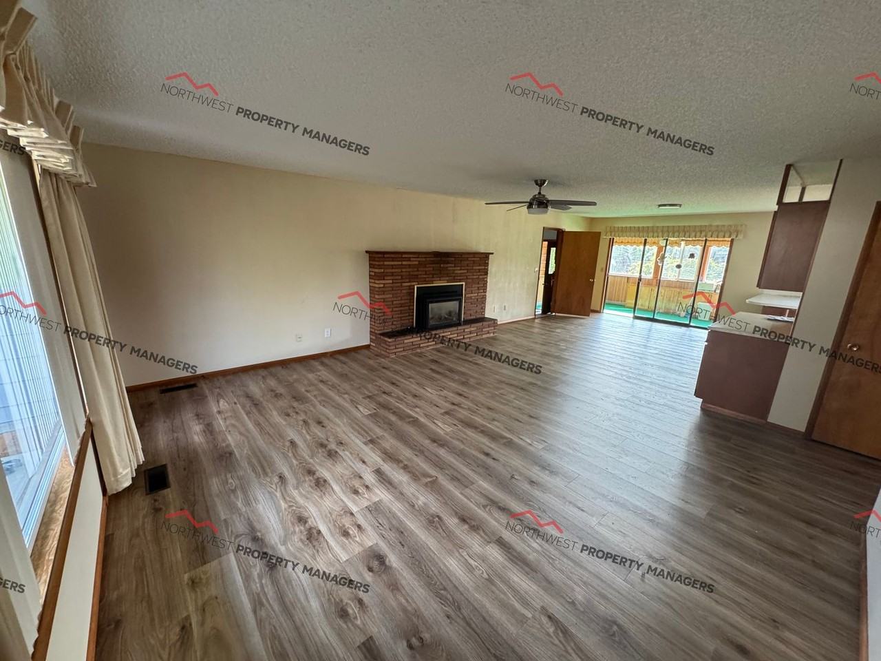 1301 Kayu Ln - Photo 3 of 34